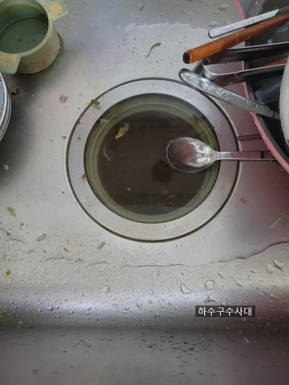 영통구 싱크대 막힘 싱크대 역류 광교 싱크대 막힘 이의동 배관 청소 현장 상황